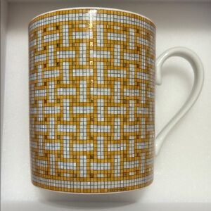 HERMES MOSAIQUE AU 24 GOLD MUGS (2) NEW w/ribbon, box and bag